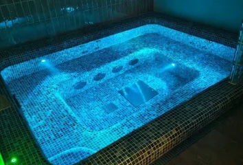 Новый бассейн с Джакузи и гейзером